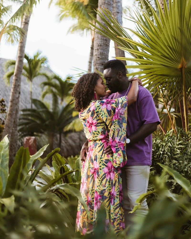 bora-bora-portrait-couple-photo